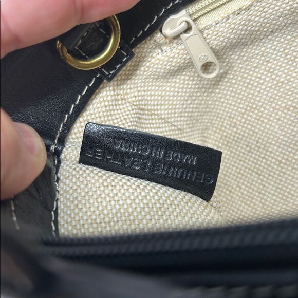 Black Leather Handbag with Cream Interior - Picture 7 of 14